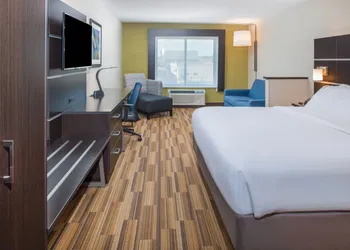Holiday Inn Express Hotel & Suites Bismarck by IHG hotel thumbnail 4
