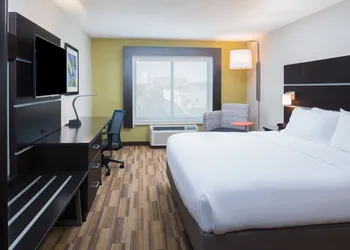 Holiday Inn Express Hotel & Suites Bismarck by IHG hotel thumbnail 5