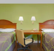 Super 8 by Wyndham Gainesville I-75 Hospital University Area hotel detail image 4
