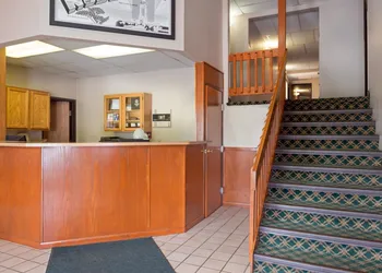 Super 8 by Wyndham Omaha NE hotel thumbnail 2