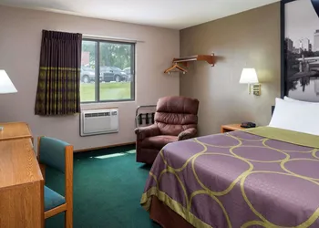 Super 8 by Wyndham Omaha NE hotel thumbnail 3