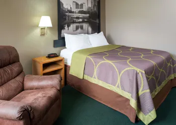 Super 8 by Wyndham Omaha NE hotel thumbnail 5