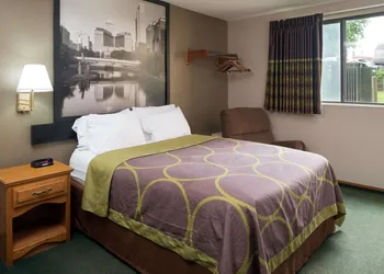 Super 8 by Wyndham Omaha NE hotel thumbnail 8