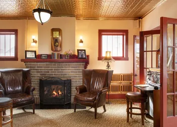 Chamberlin Inn Cody hotel thumbnail 2