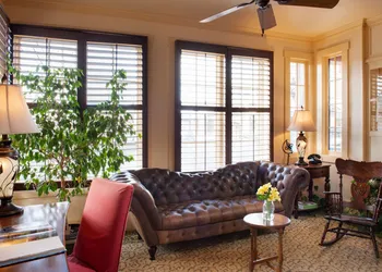 Chamberlin Inn Cody hotel thumbnail 5