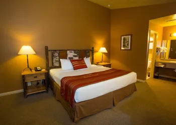 Headwaters Lodge & Cabins at Flagg Ranch hotel thumbnail 3