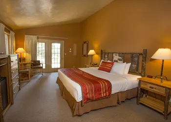 Headwaters Lodge & Cabins at Flagg Ranch hotel thumbnail 4