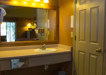 Headwaters Lodge & Cabins at Flagg Ranch hotel thumbnail 7