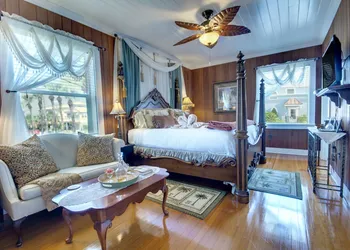 Beachfront Bed & Breakfast hotel thumbnail 6