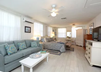 Beachfront Bed & Breakfast hotel thumbnail 7