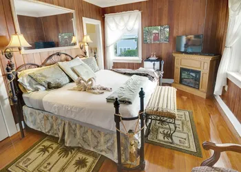 Beachfront Bed & Breakfast hotel thumbnail 8