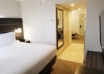 Holiday Inn Express & Suites Miami - Hialeah by IHG hotel thumbnail 2