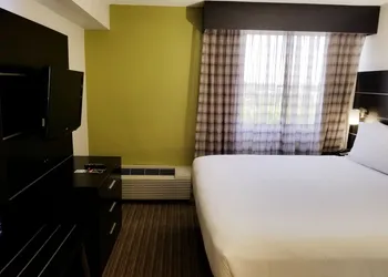 Holiday Inn Express & Suites Miami - Hialeah by IHG hotel thumbnail 3