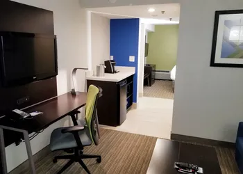 Holiday Inn Express & Suites Miami - Hialeah by IHG hotel thumbnail 4