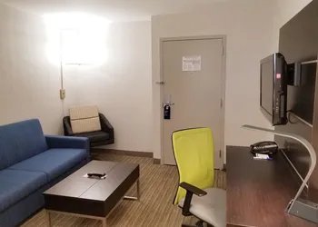 Holiday Inn Express & Suites Miami - Hialeah by IHG hotel thumbnail 5