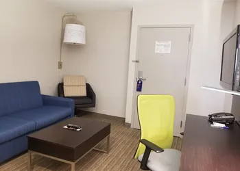 Holiday Inn Express & Suites Miami - Hialeah by IHG hotel thumbnail 6