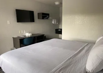 Motel 6 Albuquerque, NM - Midtown hotel thumbnail 5