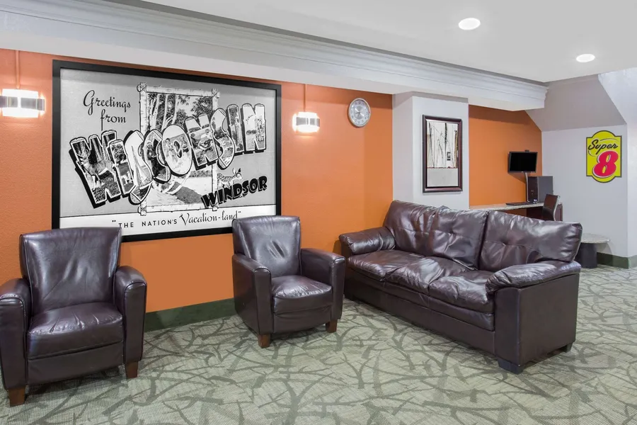 Super 8 by Wyndham Windsor/Madison North hotel detail image 2