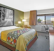 Super 8 by Wyndham Windsor/Madison North hotel detail image 3
