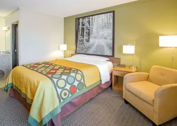 Super 8 by Wyndham Windsor/Madison North hotel thumbnail 5