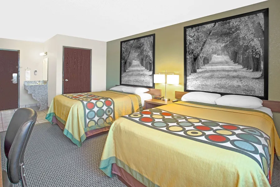 Super 8 by Wyndham Windsor/Madison North hotel detail image 6