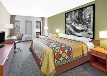 Super 8 by Wyndham Windsor/Madison North hotel thumbnail 8