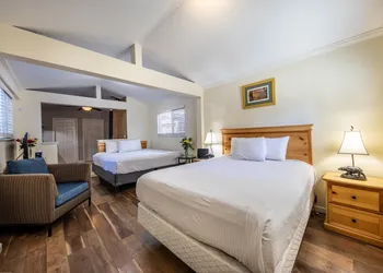Emerald Bay Lodge hotel thumbnail 6