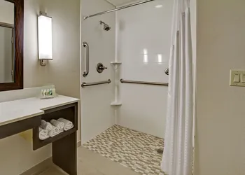 Holiday Inn Hotel & Suites Tupelo North by IHG hotel thumbnail 3