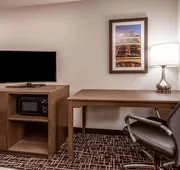 La Quinta Inn & Suites by Wyndham Fairborn Wright-Patterson hotel detail image 5