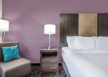 La Quinta Inn & Suites by Wyndham Fairborn Wright-Patterson hotel thumbnail 6