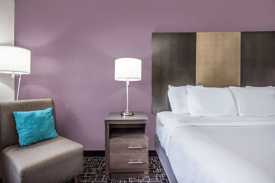La Quinta Inn & Suites by Wyndham Fairborn Wright-Patterson hotel detail image 6