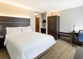 Holiday Inn Express Hotel & Suites Downtown Minneapolis by IHG hotel thumbnail 5