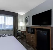 La Quinta Inn & Suites by Wyndham Anchorage Airport hotel detail image 7