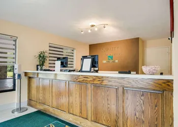 Quality Inn & Suites Mt Chalet hotel thumbnail 3