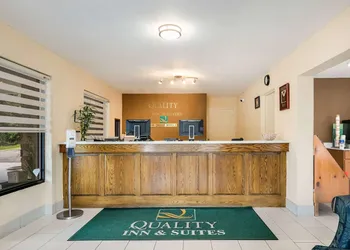 Quality Inn & Suites Mt Chalet hotel thumbnail 4