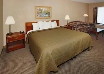 Quality Inn & Suites Mt Chalet hotel thumbnail 6