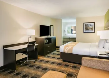 Quality Inn & Suites Mt Chalet hotel thumbnail 7
