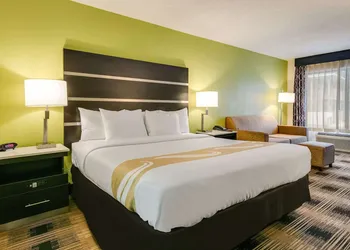 Quality Inn & Suites Mt Chalet hotel thumbnail 8