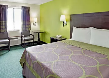 Super 8 by Wyndham Ogden hotel thumbnail 8