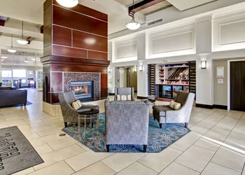 Hampton Inn & Suites by Hilton Calgary-Airport hotel thumbnail 3