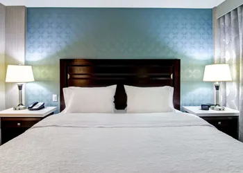 Hampton Inn & Suites by Hilton Calgary-Airport hotel thumbnail 8