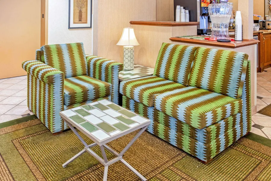La Quinta Inn by Wyndham Milwaukee Airport / Oak Creek hotel detail image 2