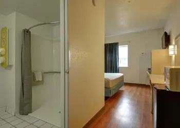 Motel 6 Denison, TX hotel thumbnail 5