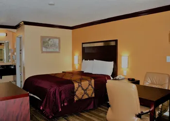 America's Deluxe Inn hotel thumbnail 8
