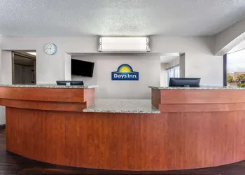 Days Inn by Wyndham Wildwood I-75 hotel thumbnail 3