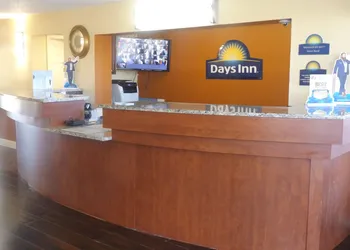 Days Inn by Wyndham Wildwood I-75 hotel thumbnail 4
