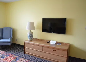 Sky Lodge Inn & Suites hotel thumbnail 8