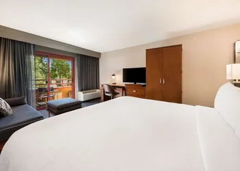 Sonesta Select San Jose Airport hotel thumbnail 5