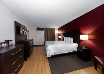 Red Roof Inn PLUS+ Huntsville - Madison hotel thumbnail 8