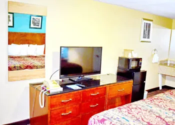Flagship Inn And Suites hotel thumbnail 8
